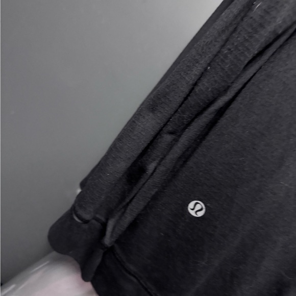 Lululemon MENS Henley Top - Picture 5 of 5